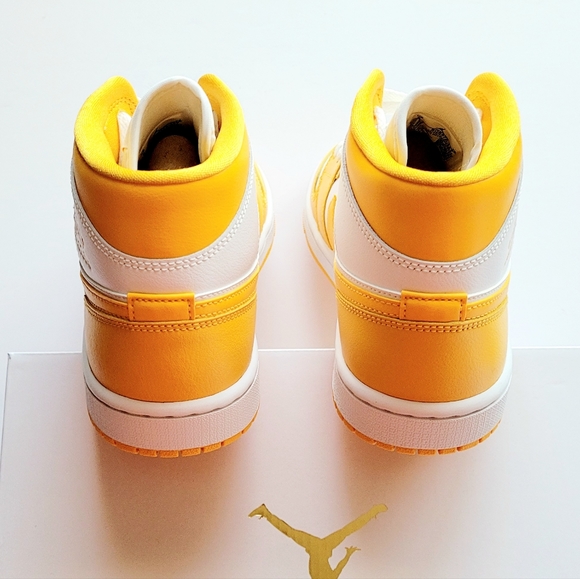 Air Jordan 1 Mid White University Gold White Women's 8 - Picture 4 of 6